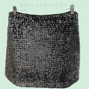 LA CHOCOLÊ Silver Sequin Mini Skirt, amazing quality and comfortable! Size: L